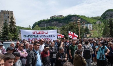 1 წელი ჭიათურაში მორიგი სოციალური კრიზისის დაწყებიდან - ქალაქი ამ დღეს განადგურებული ეკონომიკით და ოთხი უსამართლო პატიმრით ხვდება