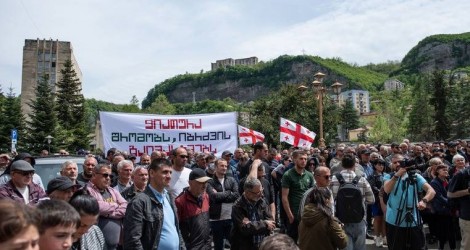 1 წელი ჭიათურაში მორიგი სოციალური კრიზისის დაწყებიდან - ქალაქი ამ დღეს განადგურებული ეკონომიკით და ოთხი უსამართლო პატიმრით ხვდება