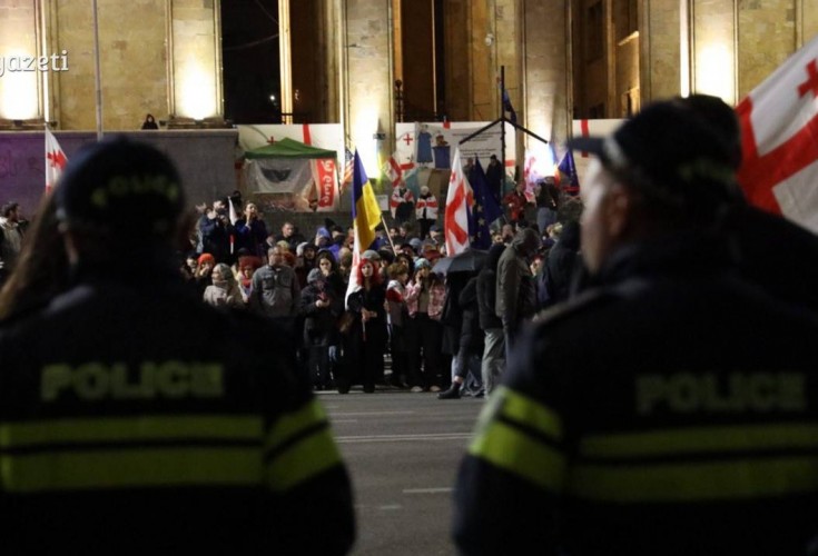 შეკრების თავისუფლების კრიმინალიზების ახალი ეტაპი: სოციალური სამართლიანობის ცენტრი ტროტუარზე შეკრების არაკონსტიტუციურ შეზღუდვას აფასებს